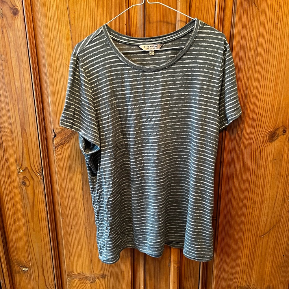 Liverpool Los Angeles green and whitE stripe tshirt. Size XL.